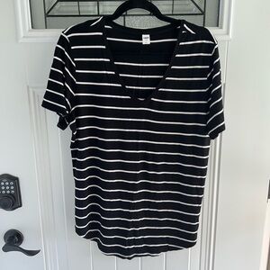 Old Navy Black and White Striped Short Sleeve Tee
